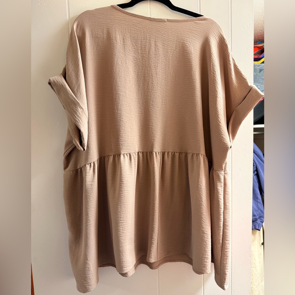Entro Tan V-Neck Top - Picture 2 of 2